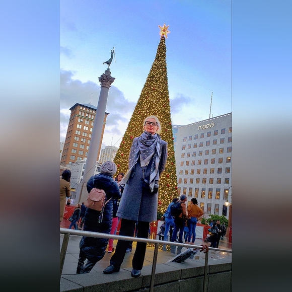 MCM shawl scarf - Picture 16 of 16